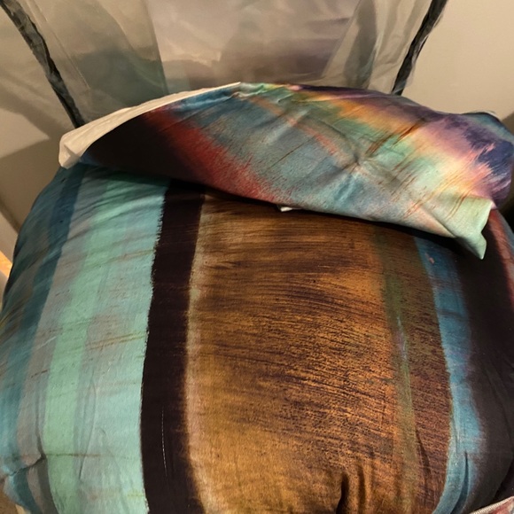 Vince Camuto full/queen bedding comforter - Picture 3 of 3